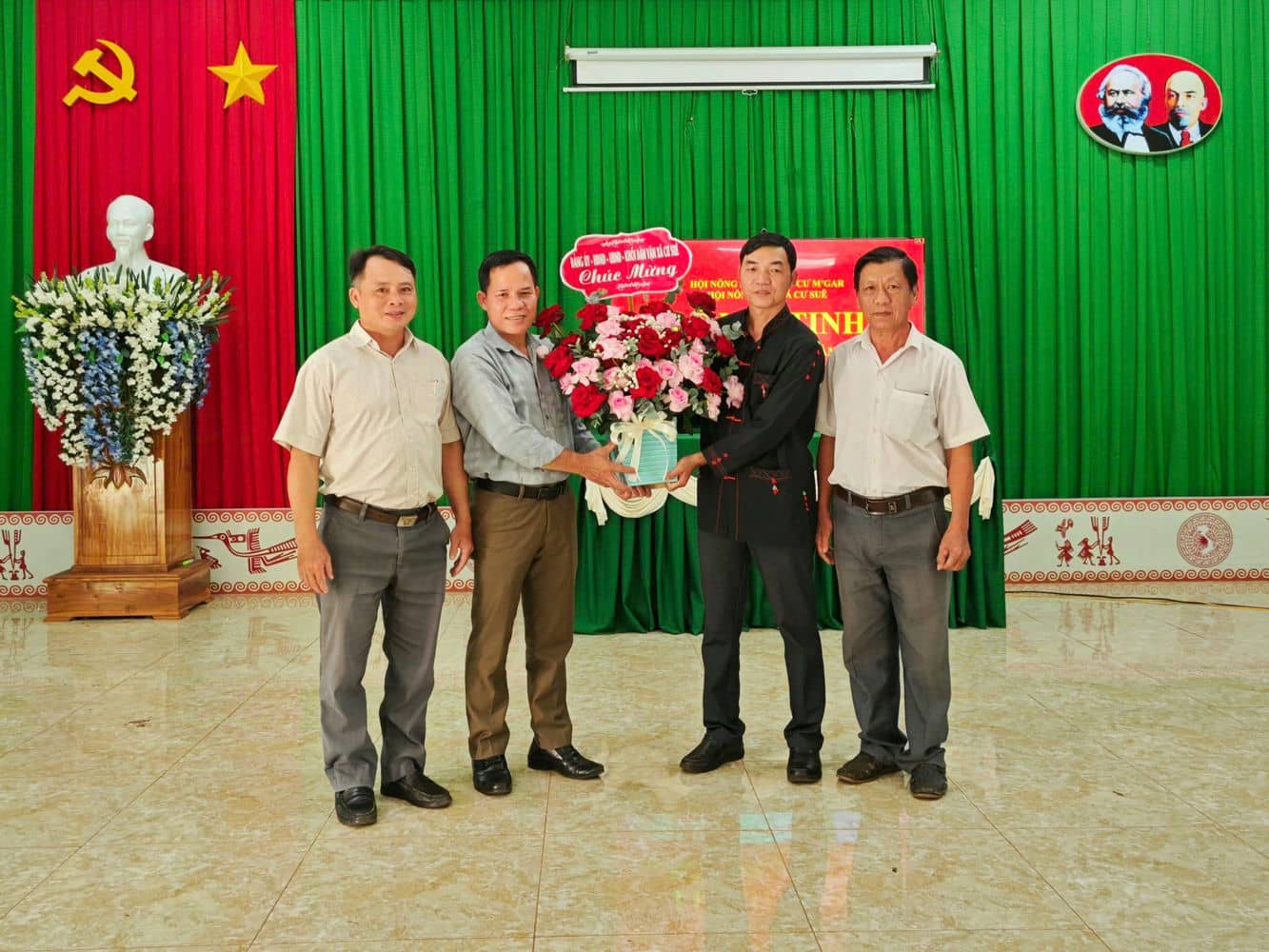 Hội Nông dân xã Cư Suê tổ chức Lễ mít tinh kỷ niệm 94 năm Ngày thành lập Hội Nông dân Việt Nam
